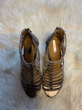Tahari Arrive2 Women’s Gold & Silver Tone Open Toe Strappy Heels Size 9
